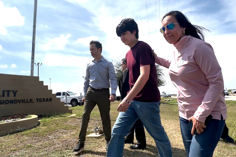 Two teen brothers in a nationally recognized mariachi band in South Texas have been released from immigration custody af